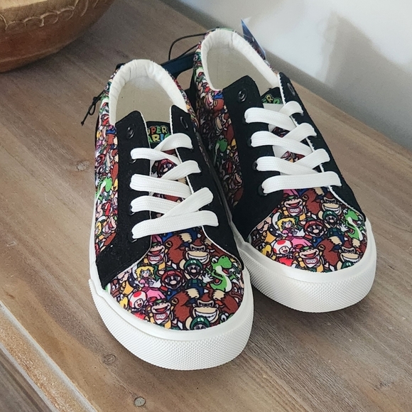 👟 Nintendo Super Mario Kids Sneakers – Size 5, NWT, Cartoon Character Design - Picture 2 of 16